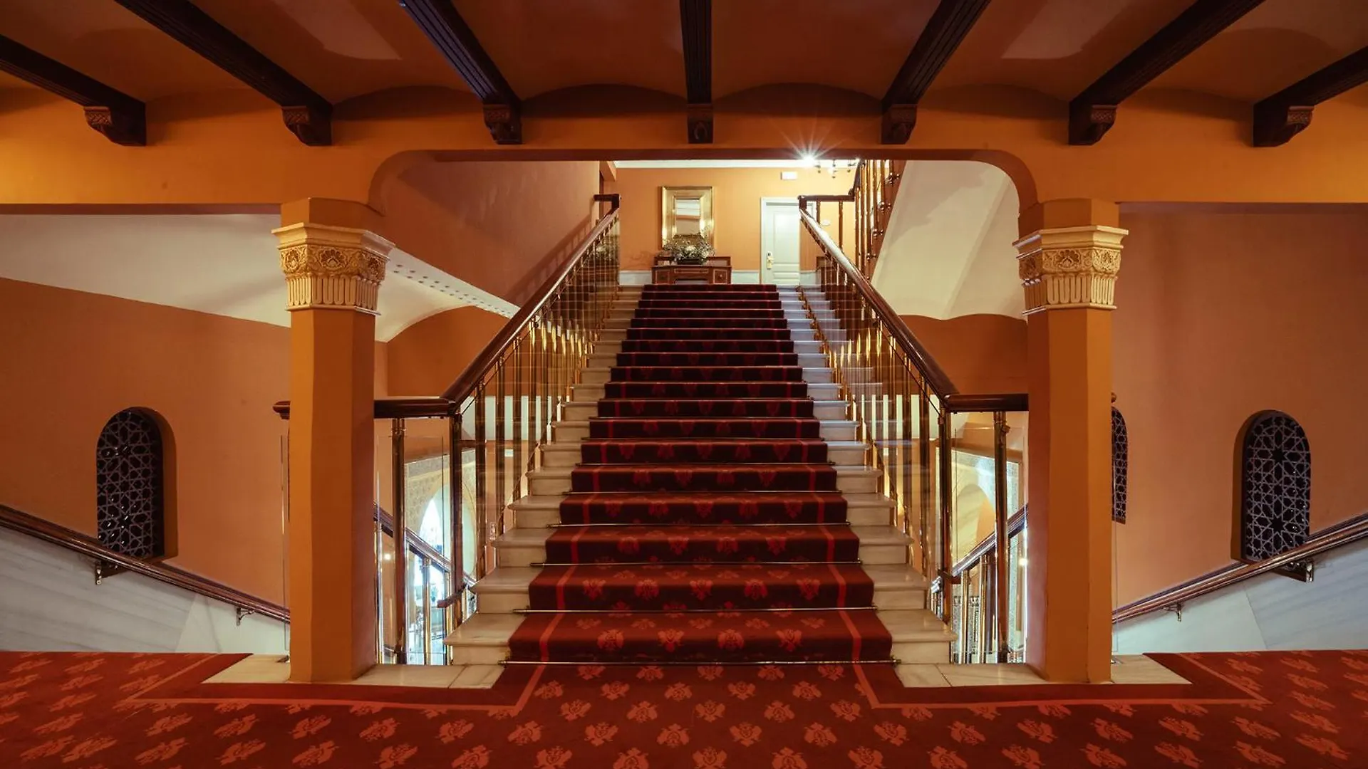 Alhambra Palace Hotel Гранада
