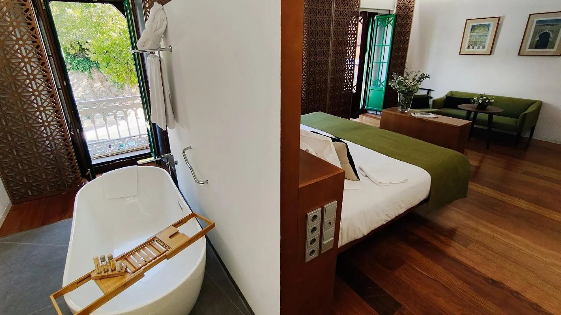 Alhambra Palace Hotel Гранада 5*,